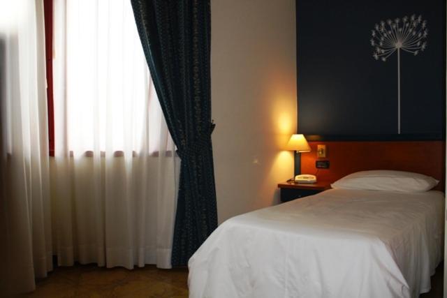Domus Grand Hotel Ренде Экстерьер фото