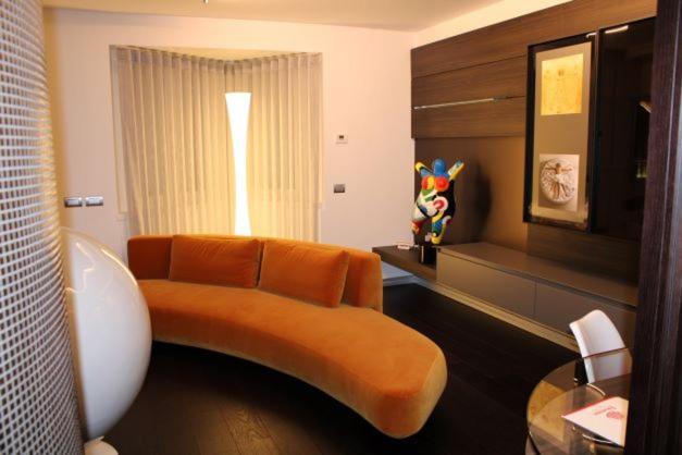 Domus Grand Hotel Ренде Экстерьер фото